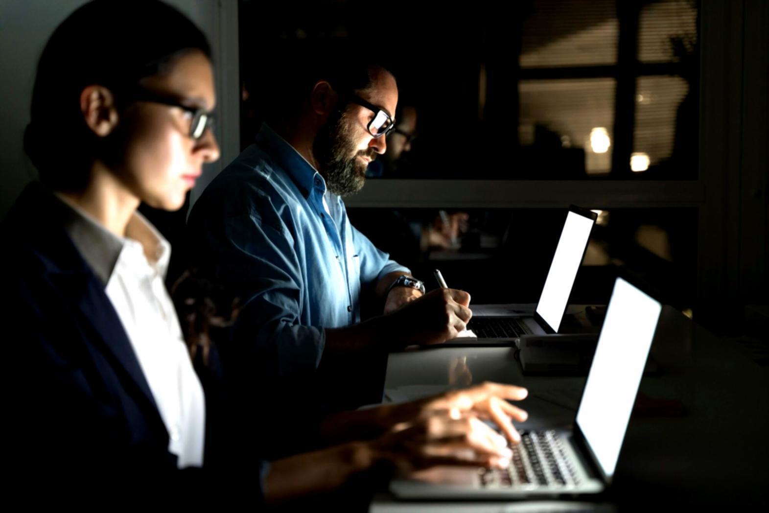 Session de travail collaboratif sur les défis budgétaires courants